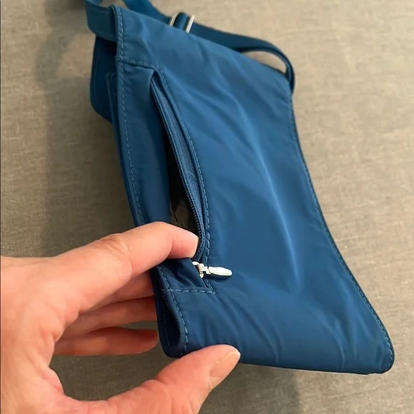 Athleta Nylon Crossbody phone Bag - Picture 9 of 13